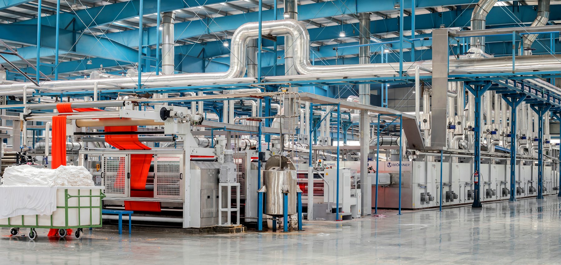 Linea di finissaggio in uno stabilimento tessile
