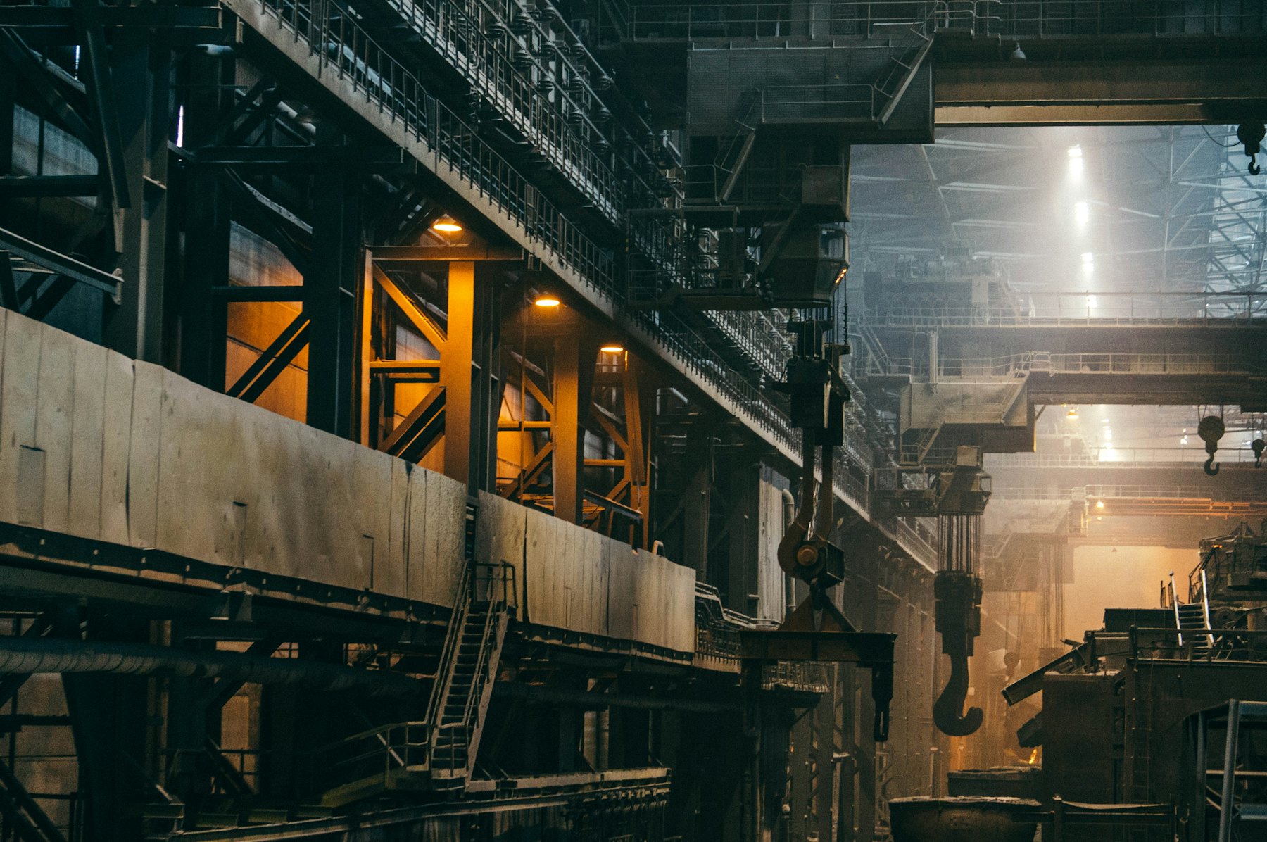 Interno di un grande stabilimento industriale